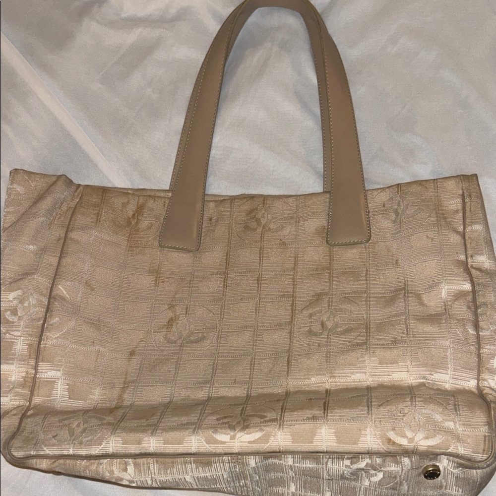 Authentic Chanel New Travel Line Tote MM - Beige Jacquard - Picture 2 of 6